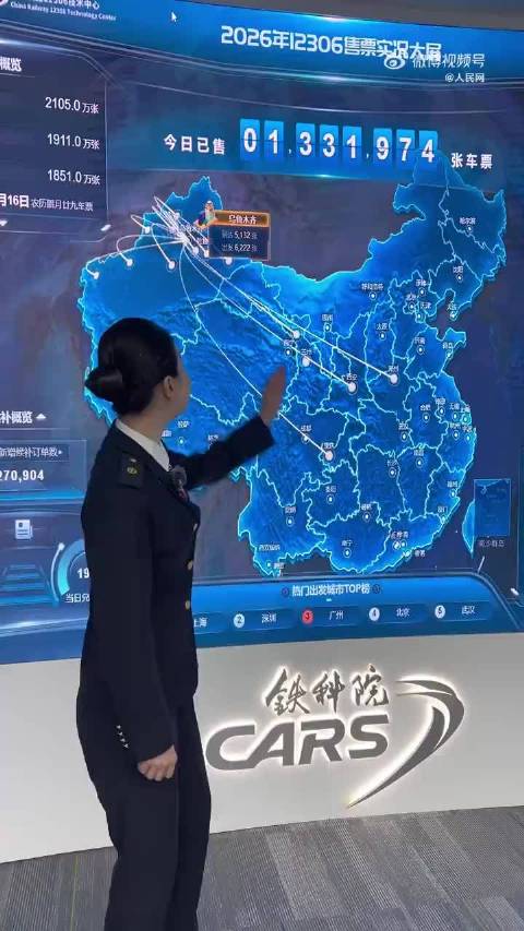 春运首日车站人潮涌动，游子归家步履匆匆