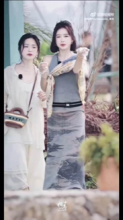 家妻就这样拿着爆米花向大家走来秦岚亲爱的客栈秦岚