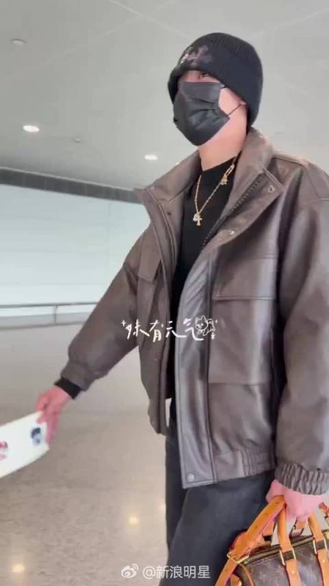 胡先煦飞机熟睡吓到空姐，被误认晕倒