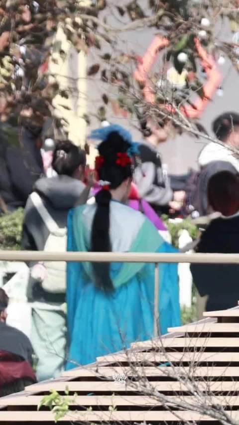 祝祝周五晚高疯最新路透，这个女儿国国王的造型好美好美好美！