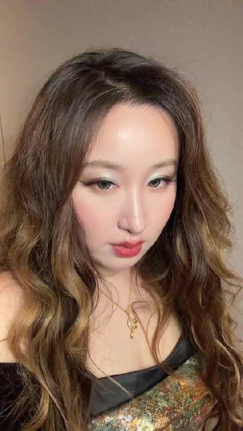 锤娜丽莎回应减肥质疑，强调健康瘦身