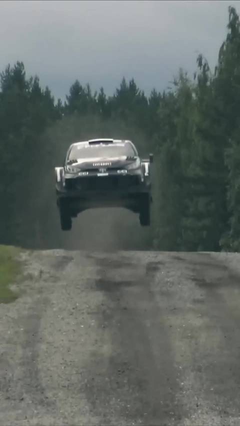 飞坡测试揭示豪华SUV减振器性能差异