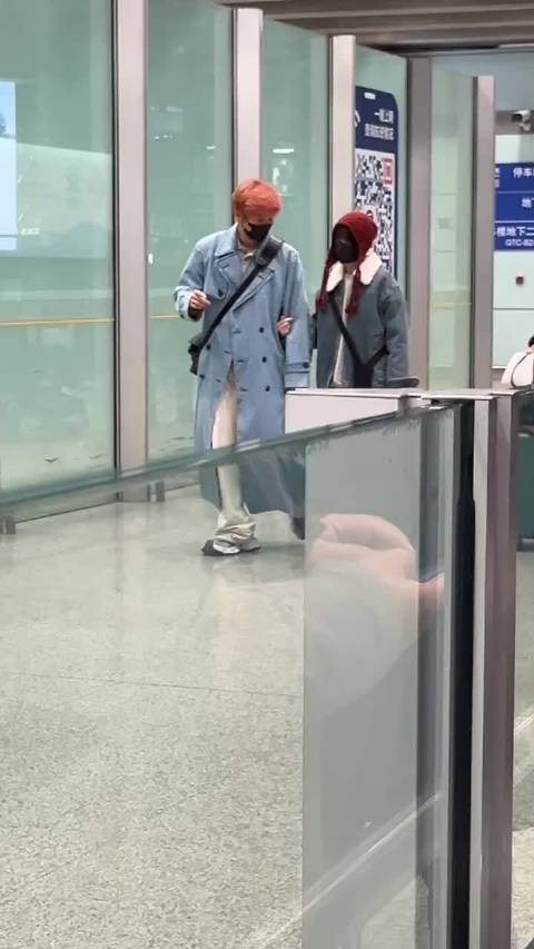 网友偶遇李荣浩杨丞琳夫妇，结婚十年依旧热恋期一般 真夫妻我们就要说99！