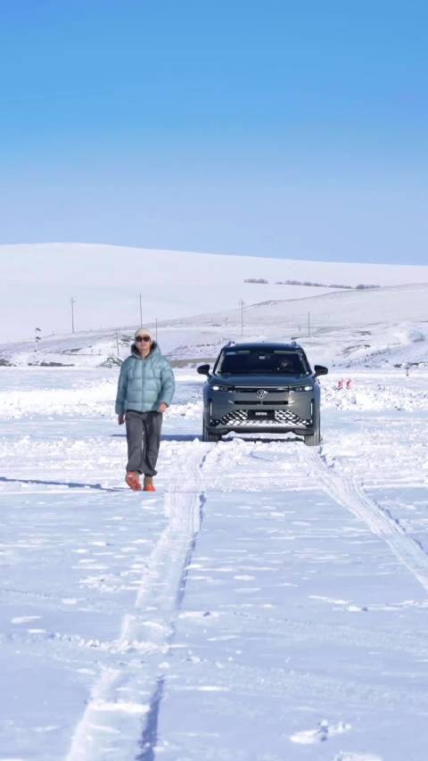 冰雪试驾揽巡表现优异，冰面漂移雪原穿越体验稳定安心