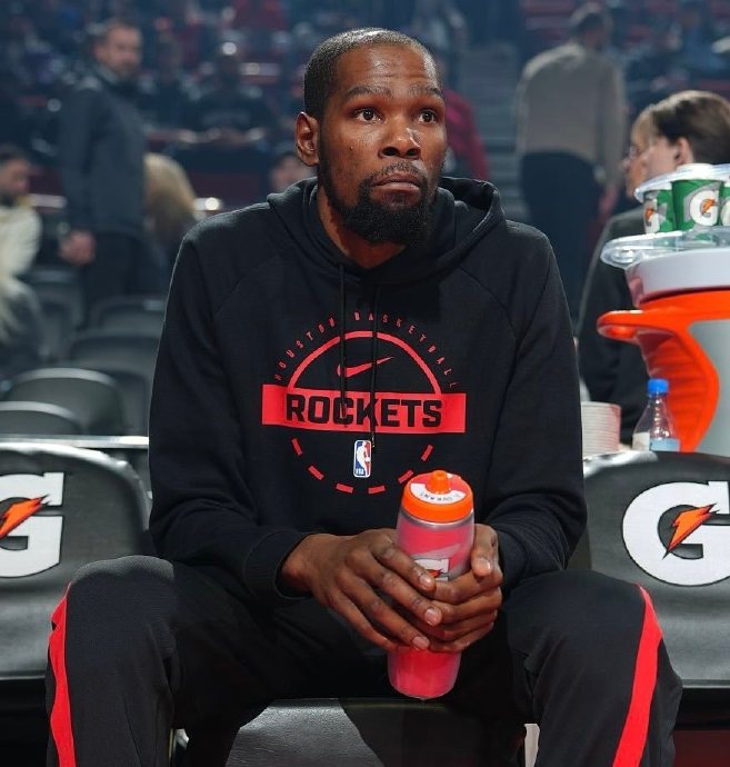 在杜兰特缺阵的情况下，火箭球员申京本场比赛打出了什么数据表现？