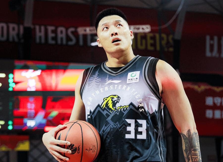 联赛第1倒下，广厦6分憾负吉林！姜伟泽19+6爆发，孙铭徽满脸失望