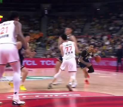 大白边太强了，在CBA都打成奥尼尔了