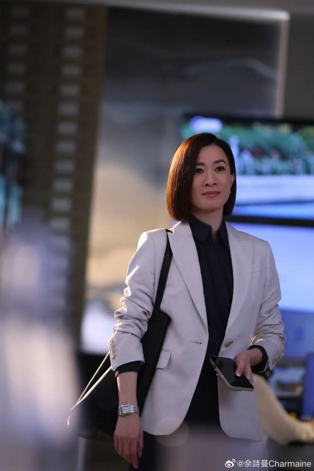 50岁佘诗曼公布遗嘱细节，回应不婚不育原因，2亿身家将留给3位挚爱