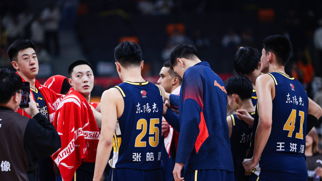 徐杰伤缺广东劣势太大！2大克星+4条件对上海有利，杜锋仍有后手