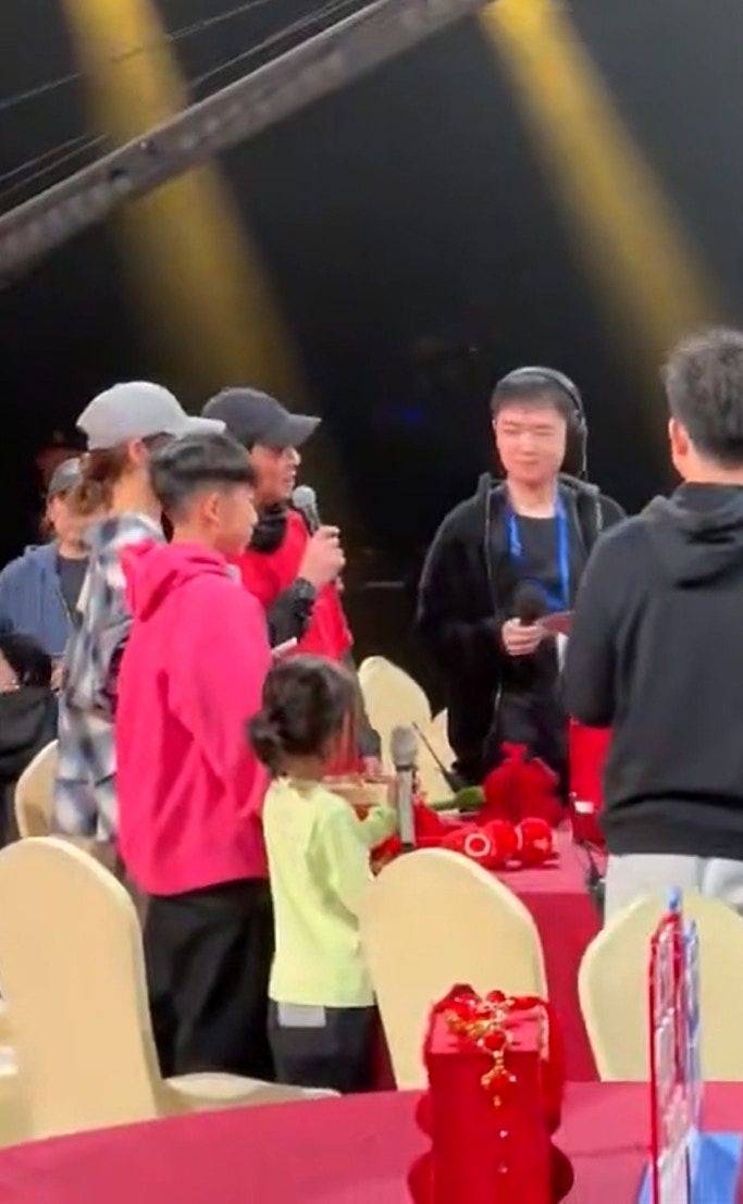 陈小春携全家亮相春晚彩排？大湾区哥哥内地事业风生水起