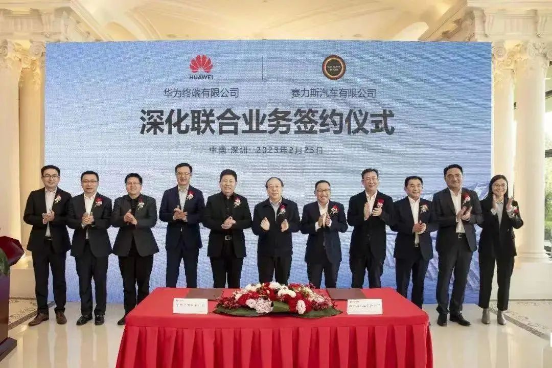 华为“助攻”赛力斯,正式命名“HUAWEI问界”,就差菊花车标了?　-　OFweek新能源汽车网