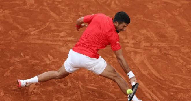 德约科维奇创造20年历史纪录，横扫对手晋级32强_辛纳_比赛_阿卡