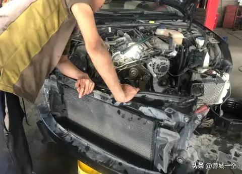 2025 年买燃油车:5 大核心风险与 3 类“捡漏”人群深度剖析