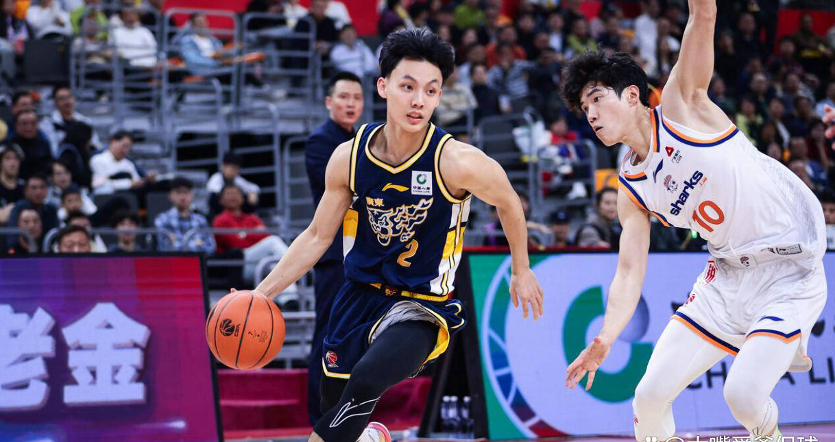 徐杰仅出场7分钟再度崴脚,伤情加剧郭士强焦虑 高诗岩地位进一步巩固