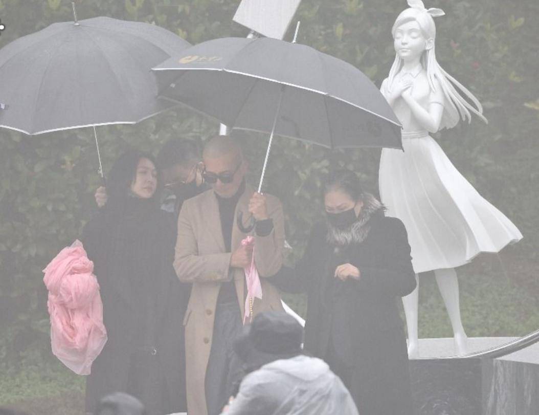 大S纪念雕像正式揭幕!超10位明星出席,前男友周渝民也现身了