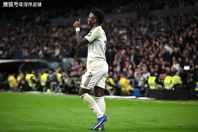 维尼修斯从被嘘到怒吼破门,伯纳乌的掌声只差一粒进球