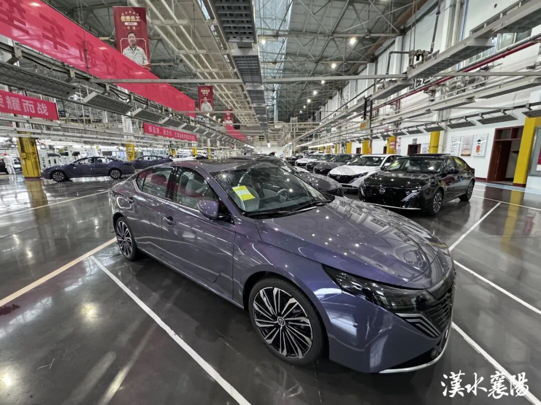 “襄阳造”燃油车大变身！天籁·鸿蒙座舱藏着啥智能黑科技？_中国高新网