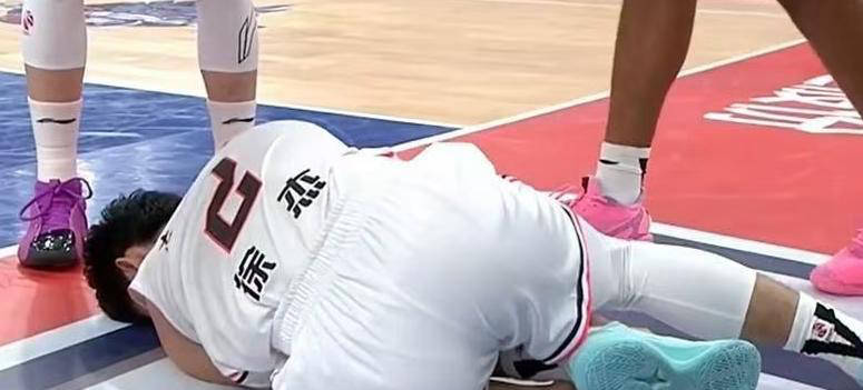 徐杰受伤引关注，广东连夜官宣病情，名记透露详情