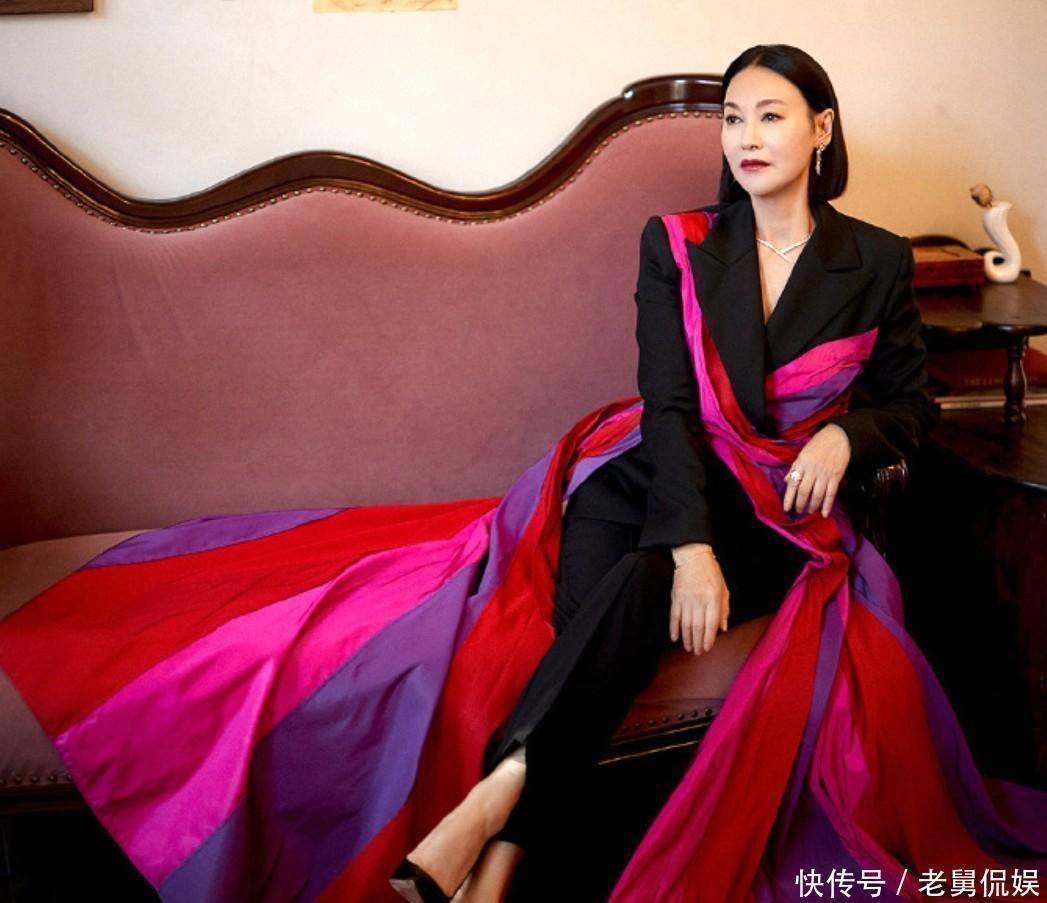 66岁惠英红一句“我还可以彩色”，打肿了多少人的“年龄脸”