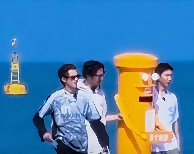 何炅首度上《亲爱的客栈》,热情拥抱谭松韵,为王鹤棣撑场好感动