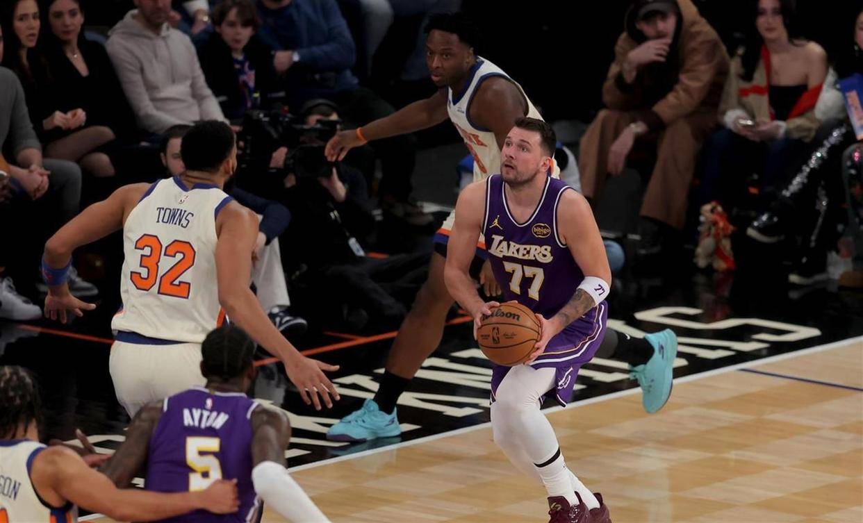 NBA最新消息:尼克斯12分大胜湖人,东契约空砍30158,詹姆斯平框暴扣刷爆4项历史第一