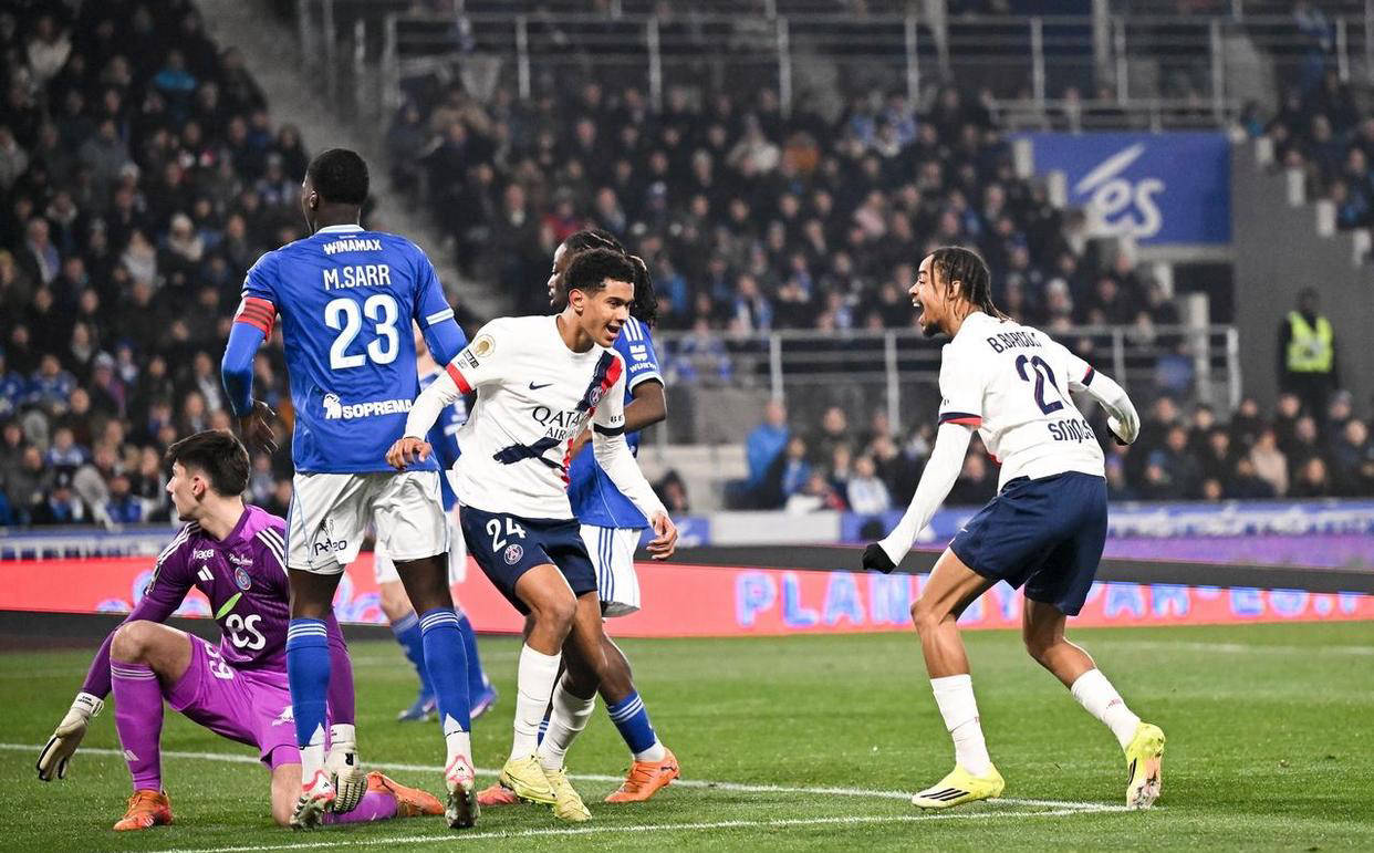 法甲最新积分榜揭晓 巴黎圣日耳曼稳居榜首,里昂紧追不舍