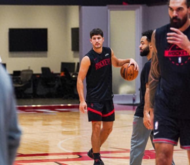 险胜步行者,火箭队再变阵!21岁射手重回首发,伊森改打小前锋