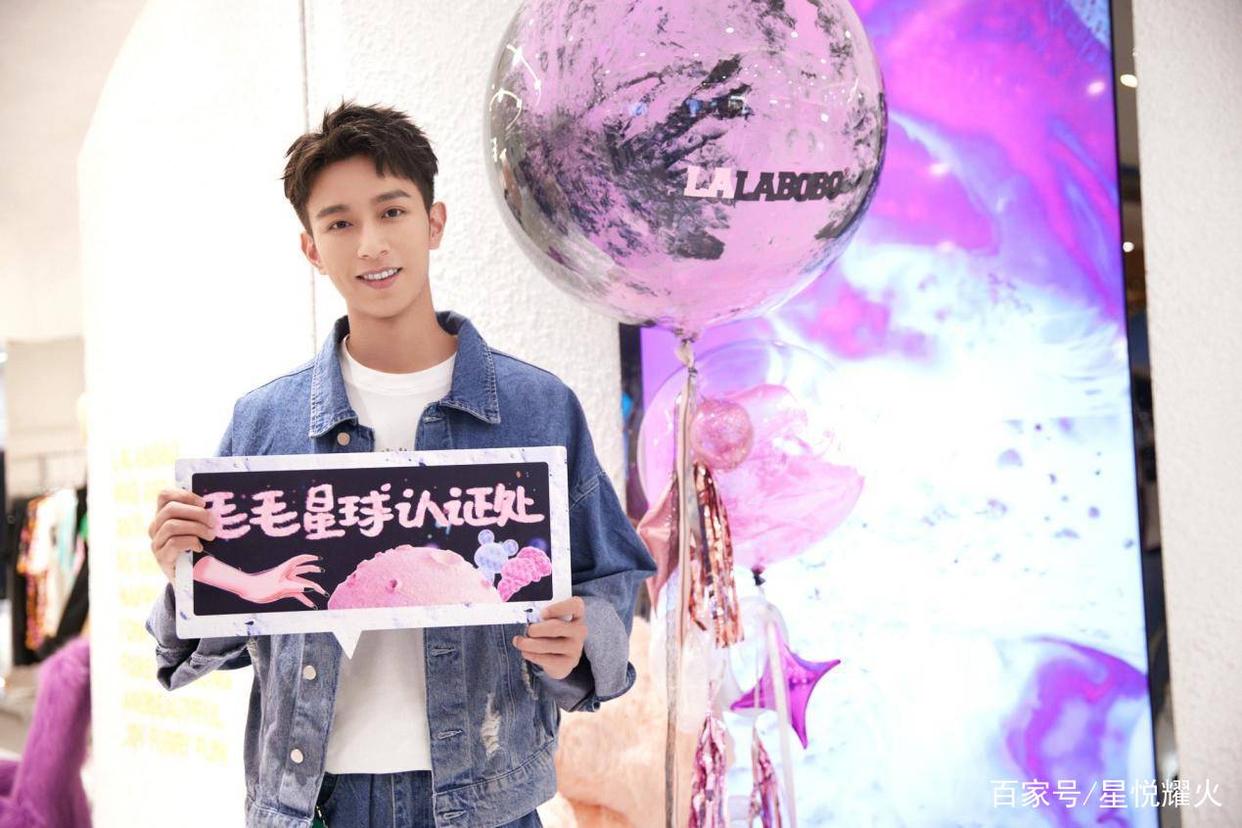 李沛恩出席品牌活动待播作品《瞄准你的未来》《柳叶摘星辰》