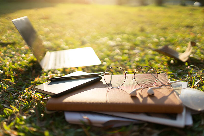 夜读丨读书，是一种宁静的辉煌