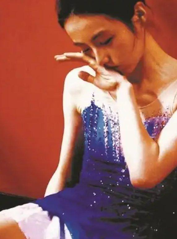 张子枫新片入围戛纳获7.4分,中式母女关系引关注