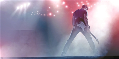 舞台扩大，观众构成更为丰富，Z世代摇滚呈现更多元姿态