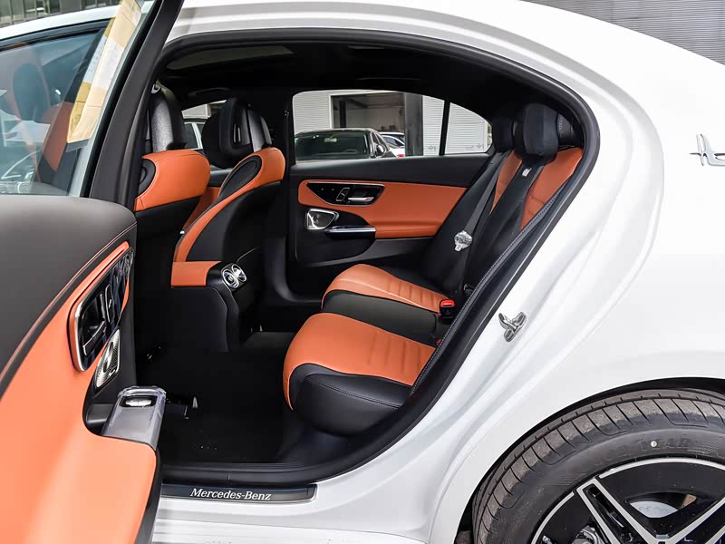 奔驰C级的空间实测是多少