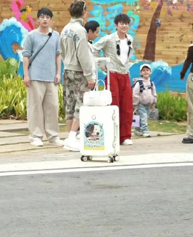 张峻豪录制亲爱的客栈 田园生活新篇章