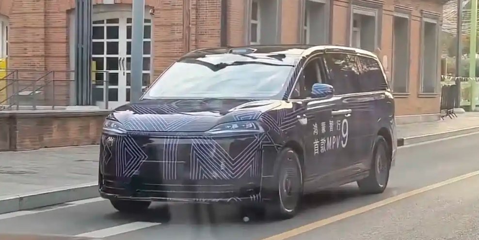 鸿蒙智行2026年新车规划 问界M6/智界V9将上市