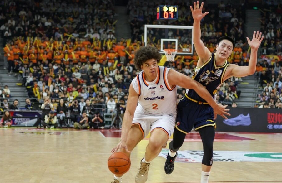 广东10分惨败上海遭遇双杀，赛后3坏消息，杜锋胡明轩是怎么了？