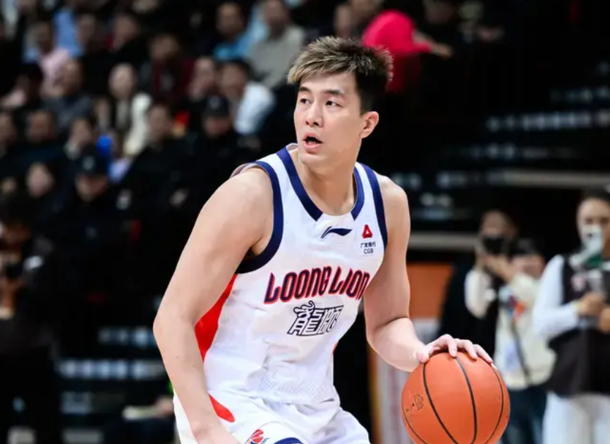 郭艾伦全场投篮20中10，三分4中2得到25分3篮板6助攻