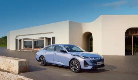 中国品牌家轿双雄对决，长安逸动凭什么稳坐“一哥”之位？