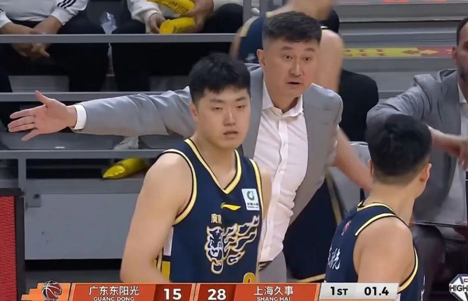 广东男篮10分完败不敌上海，怀特塞德28+13大爆发，奎因16+9+10+8失误