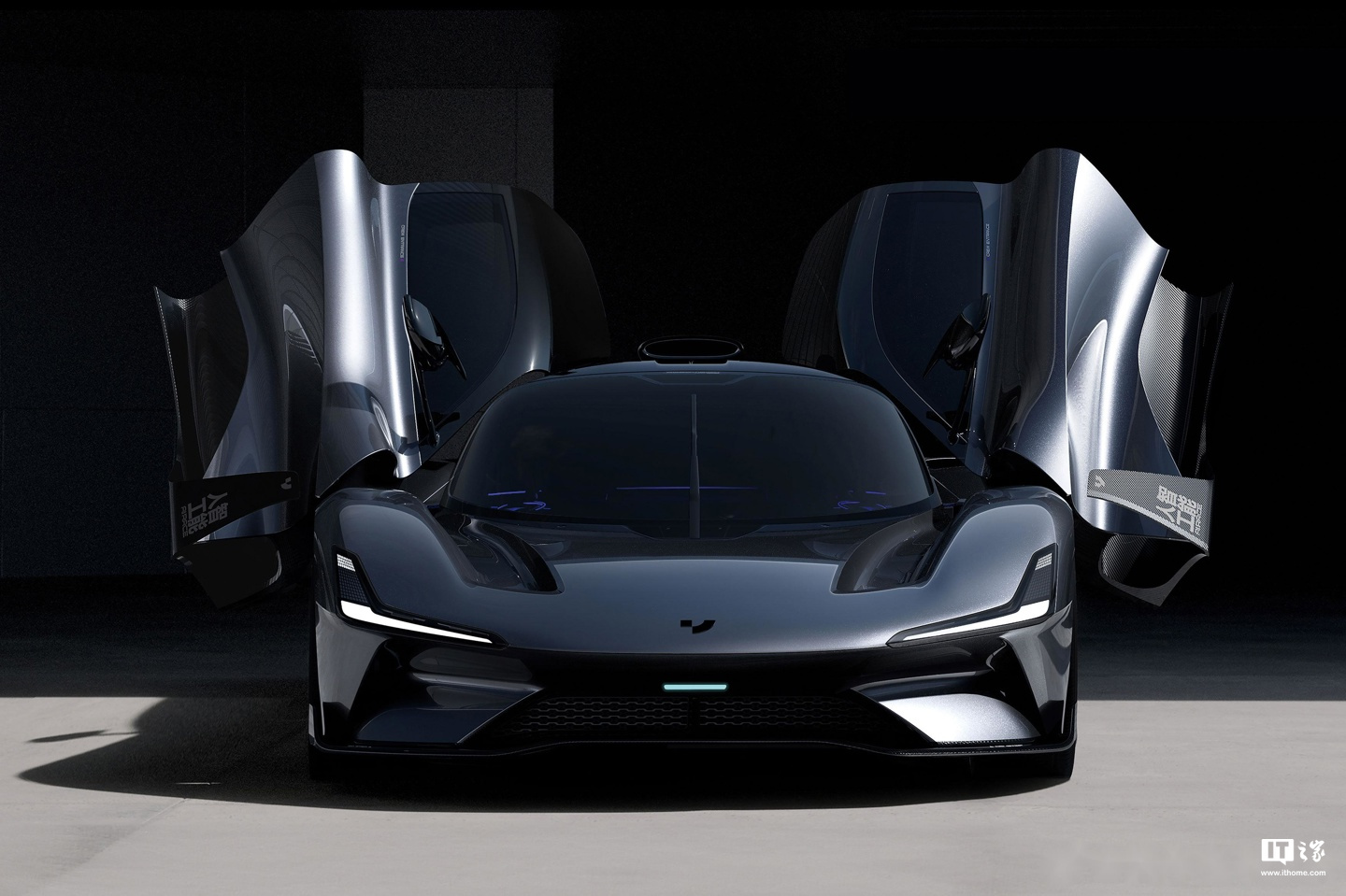 极越ROBO X原型车海外亮相，此前计划2027年量产