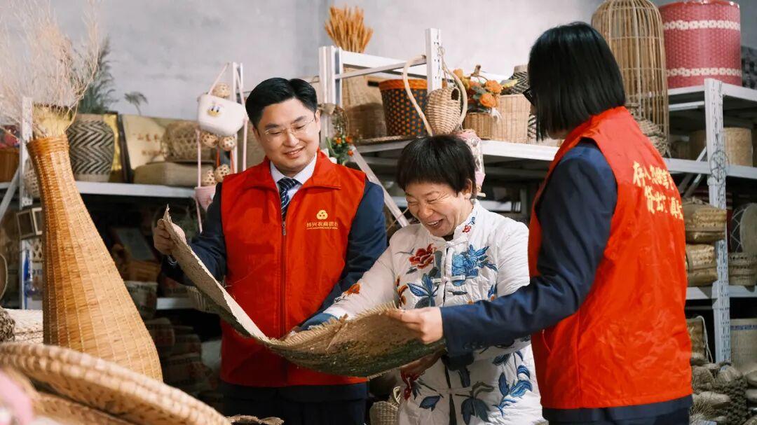 《人民日报》点赞农商银行小微金融