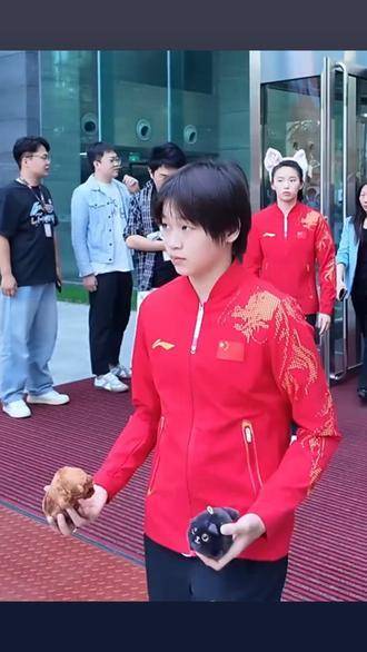 全红婵缺席世界杯返粤调整，七字安慰队友引关注