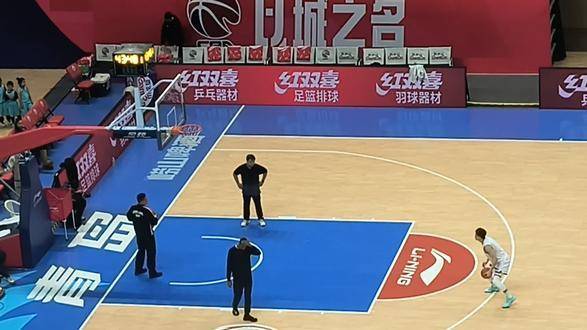 热身环节——每个动作都浸透汗水