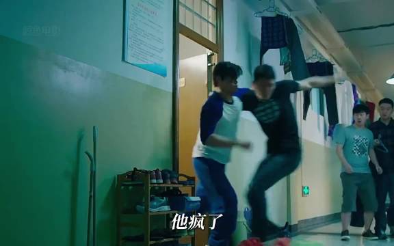 方茴雨中对峙撕碎体面，极端报复道尽青春悔恨