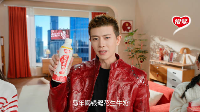 任嘉伦出任银鹭花生牛奶全球品牌代言人