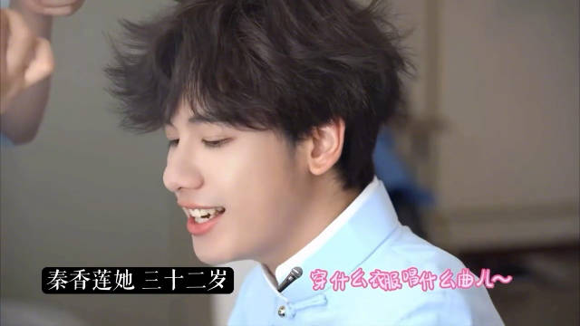 胡先煦穿大褂唱铡美案戏腔惊艳