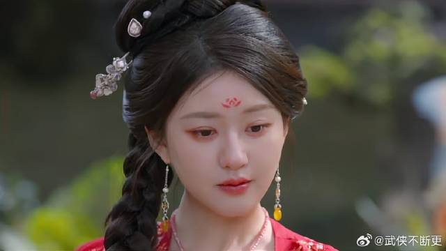 因为他才开的店铺，如今俩人成了生意对手