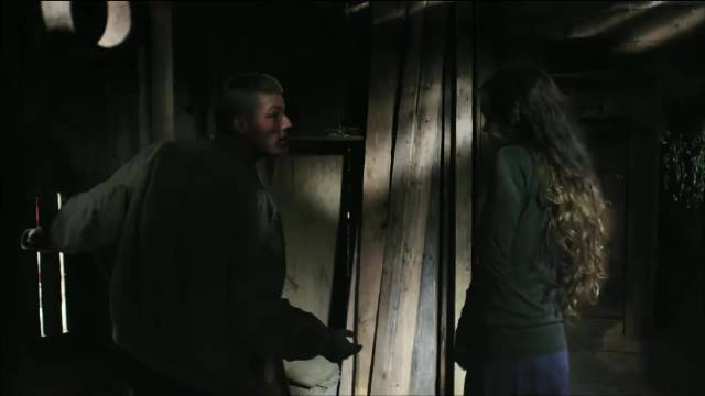 逃犯闯入村庄女主持刀反杀，兵王重伤复仇双线展开