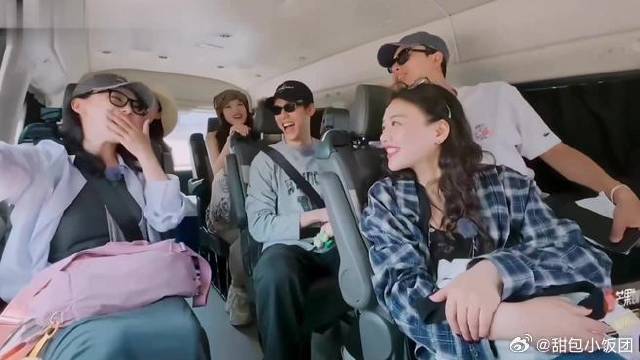 他俩这距离吧……这根本没有距离吧！