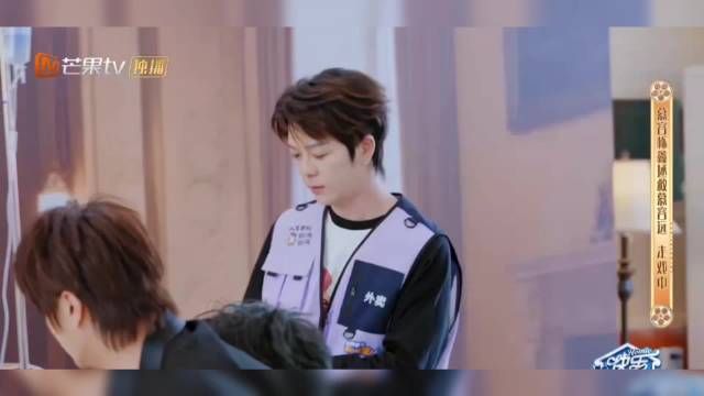 哈哈哈哈苏哥这是本色出演吧，毕竟在0713里当“孙子”也不是第一次了！