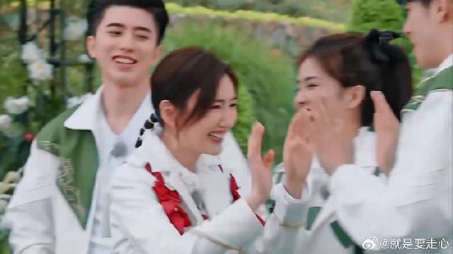 沙溢太损了，吐槽毛晓彤：把“好运”带给绿队，太绝了！